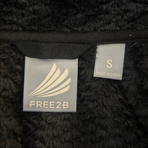 Free2B Black Fuzzy Braided Butter Pile Lightweight Fall Jacket Size Small New! - Picture 5 of 7